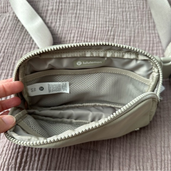 NWT Lululemon Everyday Belt Bag 1L - Raw Linen/Beige - Picture 2 of 4